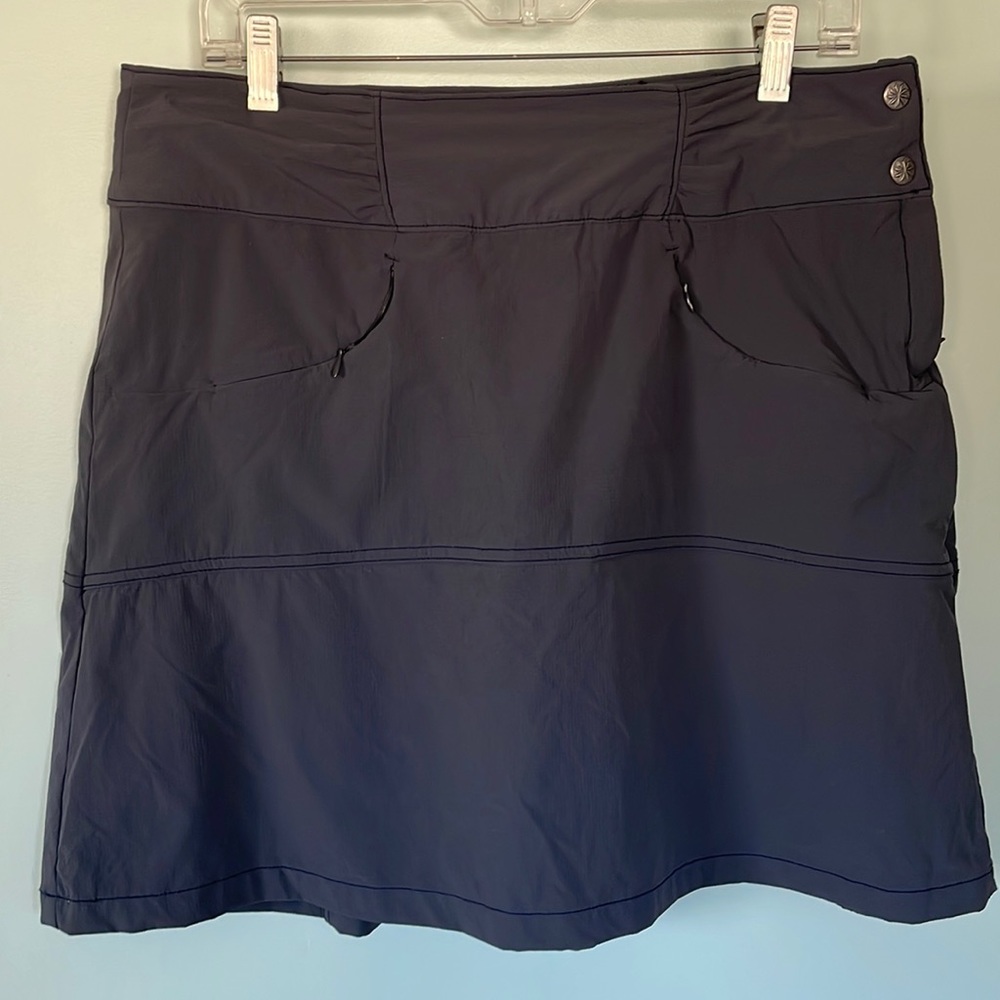 Athleta black skirt skort “Hit the Trail” style 405141, size 10